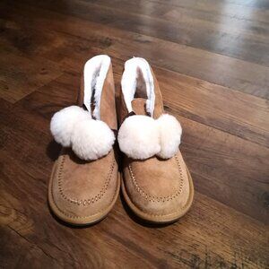 Christine Shell Pom-Pom Shearling Slippers Tan Size US 7.5-8 EU 38